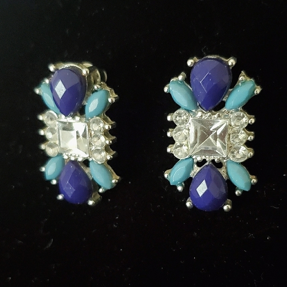 Vintage Crystal Blue Earrings Sky Sea Color Rhinestone Blue Clip on Earrings.🌴